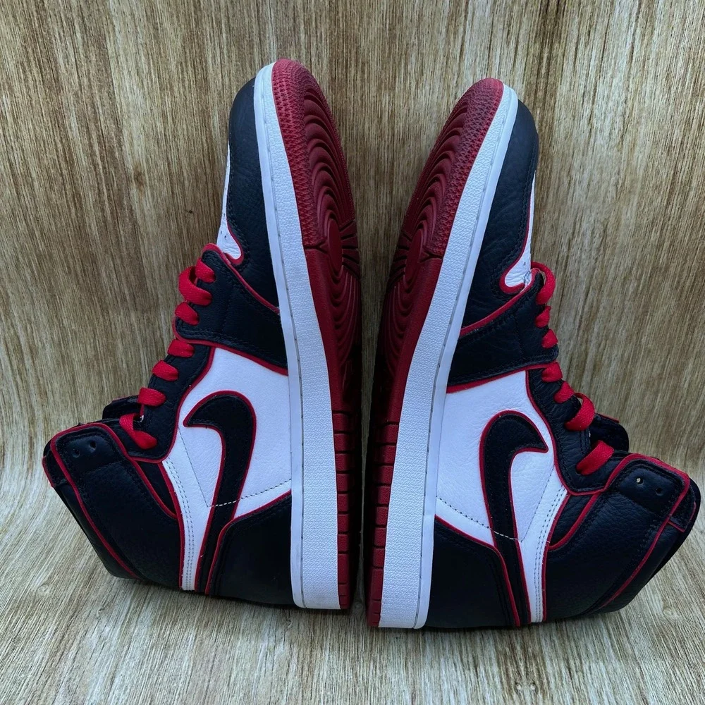 Nike Air Jordan 1 Retro High OG Bloodline Men's 9.5 Black White Red 555088-062